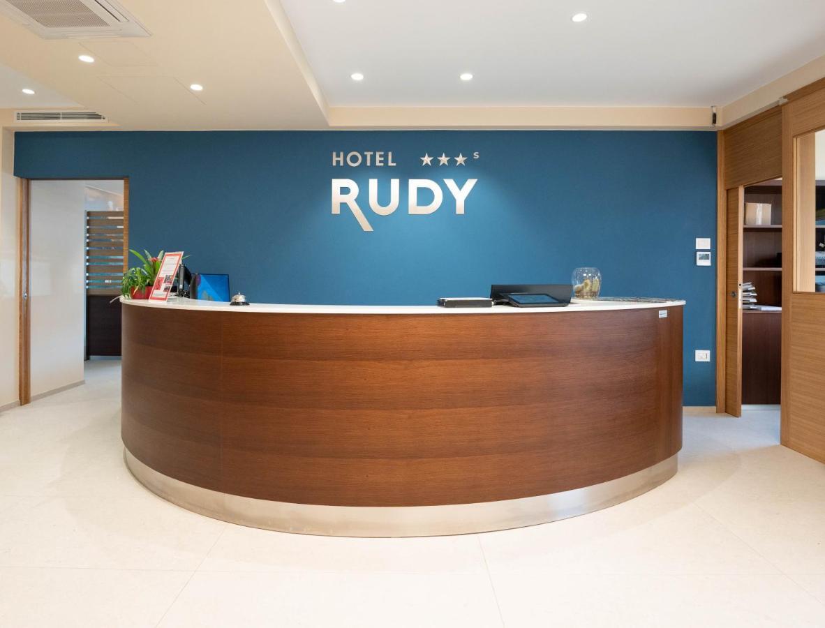 Hotel Rudy Riva del Garda Esterno foto