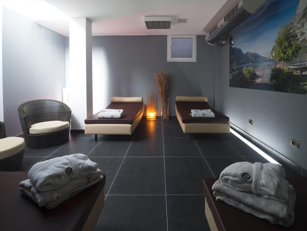 Hotel Rudy Riva del Garda Esterno foto