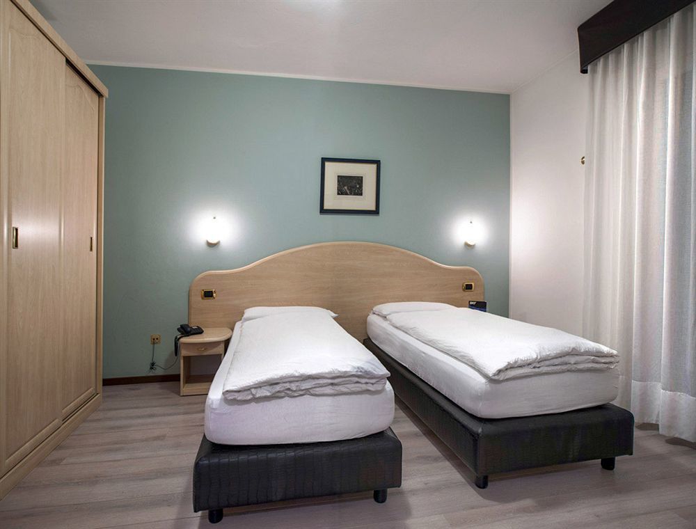 Hotel Rudy Riva del Garda Esterno foto