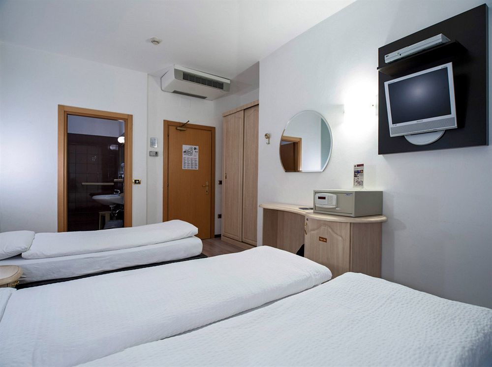 Hotel Rudy Riva del Garda Esterno foto